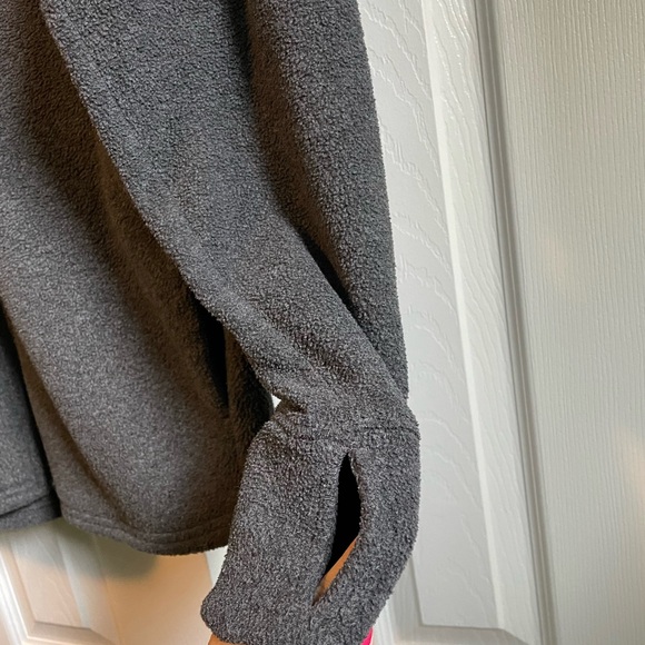 Old Navy active wear zipper fleece sweater. - Picture 5 of 7